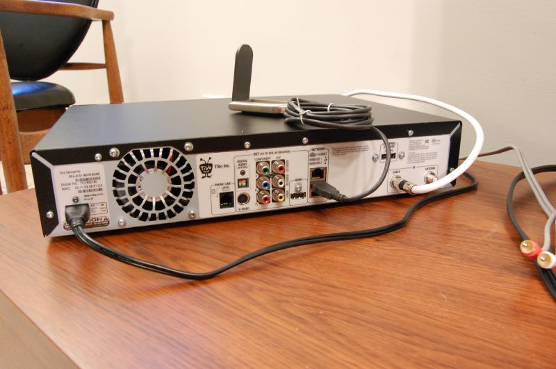 Illustration for article titled $300 TiVo HD Unboxed and Fondled (Verdict: Hell Yes!)